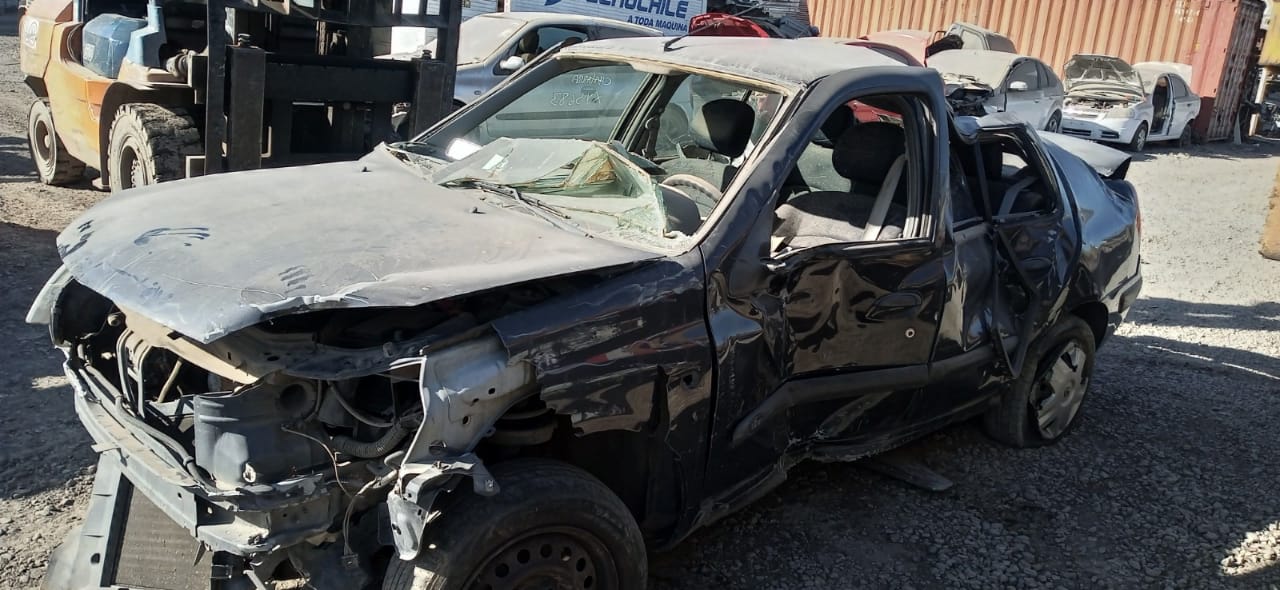  Renault CLIO 2004    EN DESARME